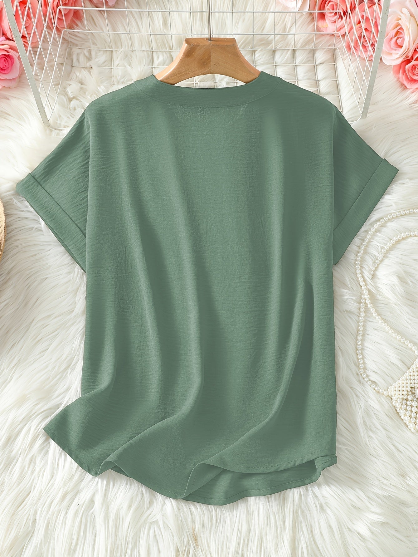 RILEY | RELAXED V-NECK EVERYDAY TEE