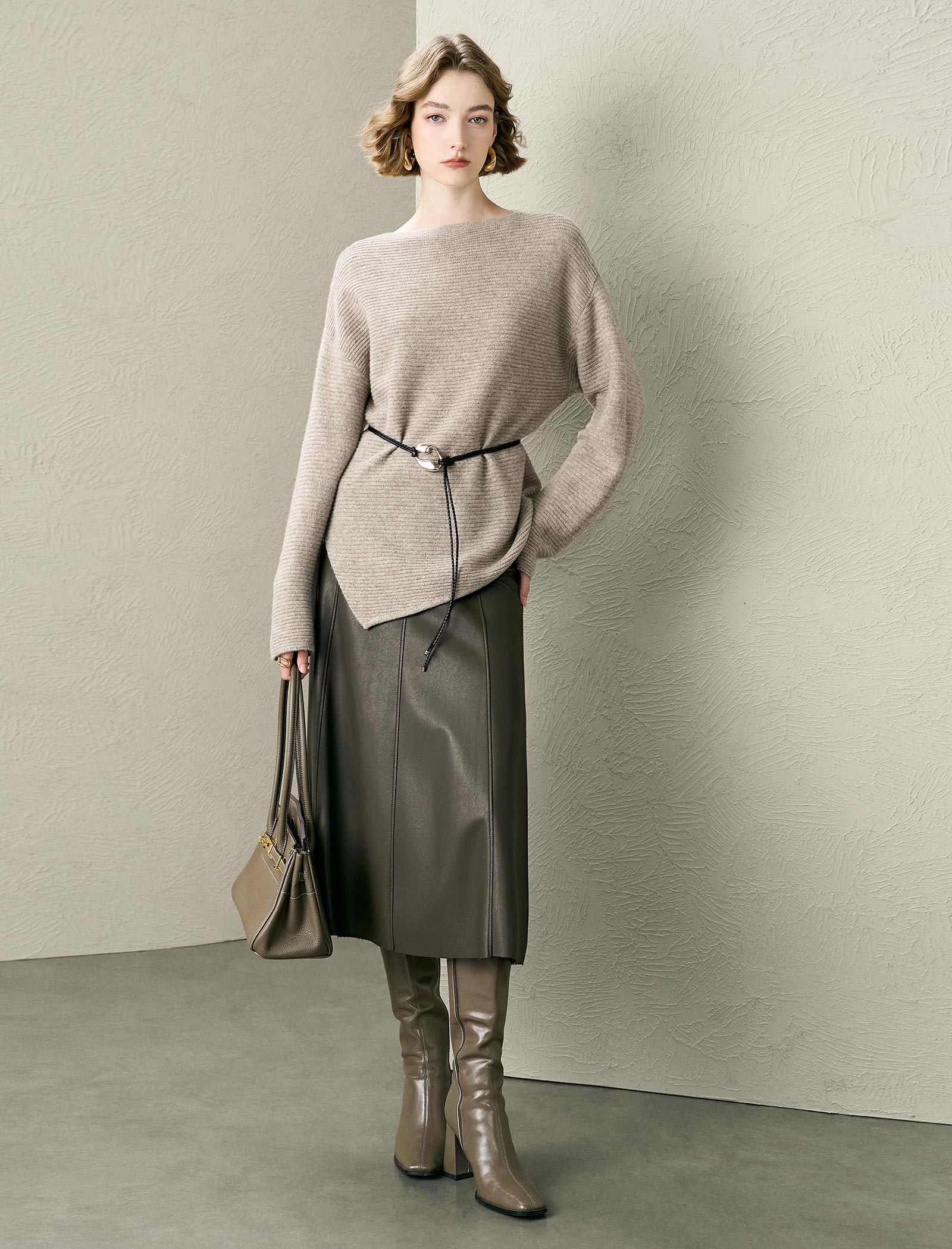 100% Wool Asymmetric Hem Rib Knit Sweater