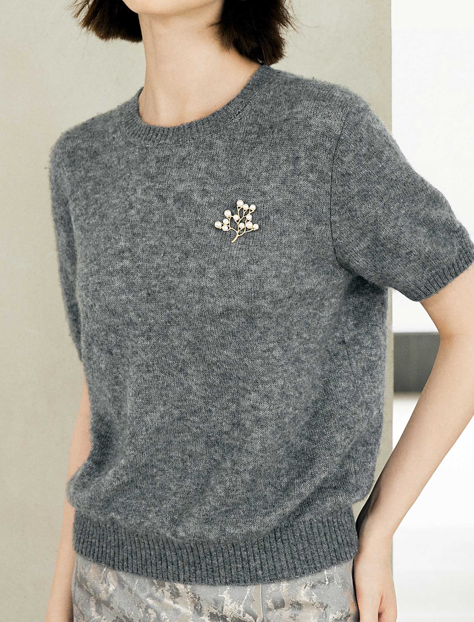Wool Blend Pearl Brooch Short Sleeve Sweater